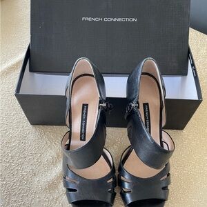 Brand new French Connection shoes with a inner zipper.